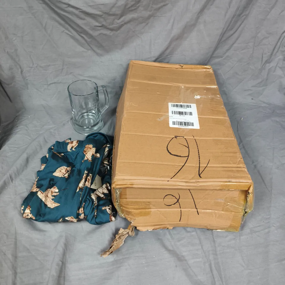 BOX OF APPROXIMATELY 10 ASSORTED HOUSEHOLD ITEMS TO INCLUDE - PERSONALISED TANKARD - KIDS PYJAMAS - TREE SKIRT - ETC