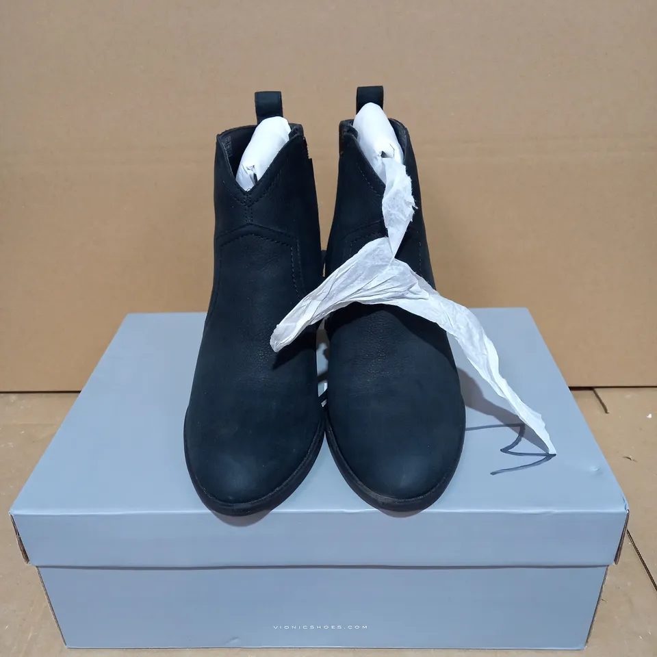 VIONIC RAINA BLACK BOOTS - SIZE 5.5