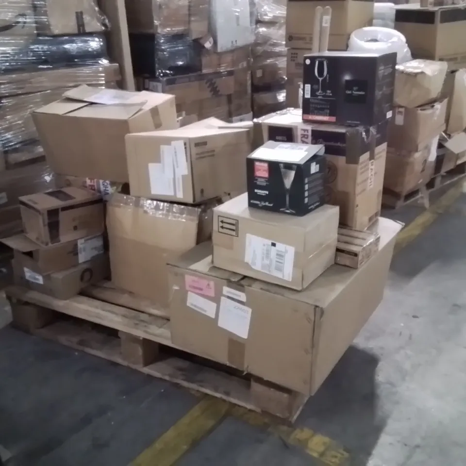 PALLET CONTAINING CATERING ITEMS SUCH;GLASSES,SERVING TINS,BAKING TRAYS 