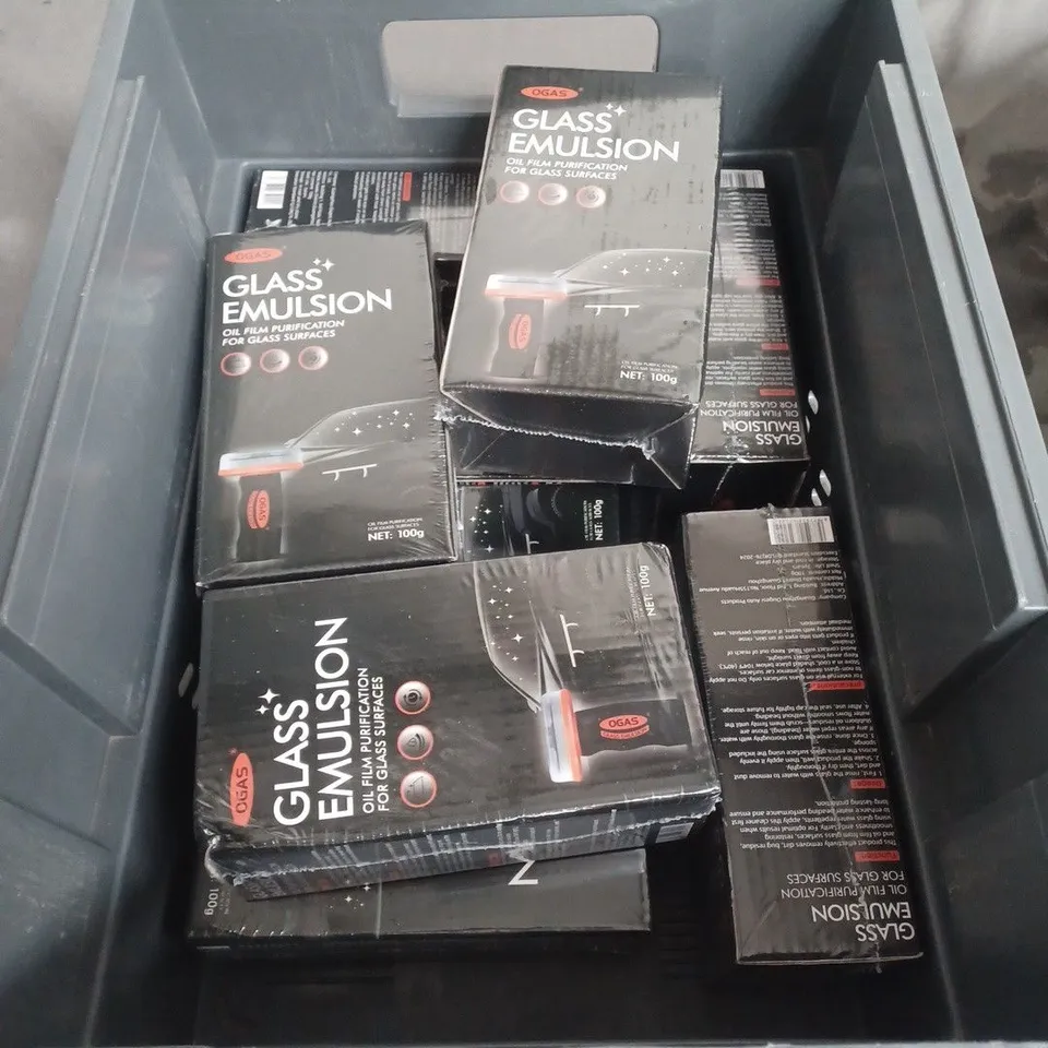 APPROXIMATELY 10 ASSORTED CAR GLASS EMULSION CLEANING KITS 