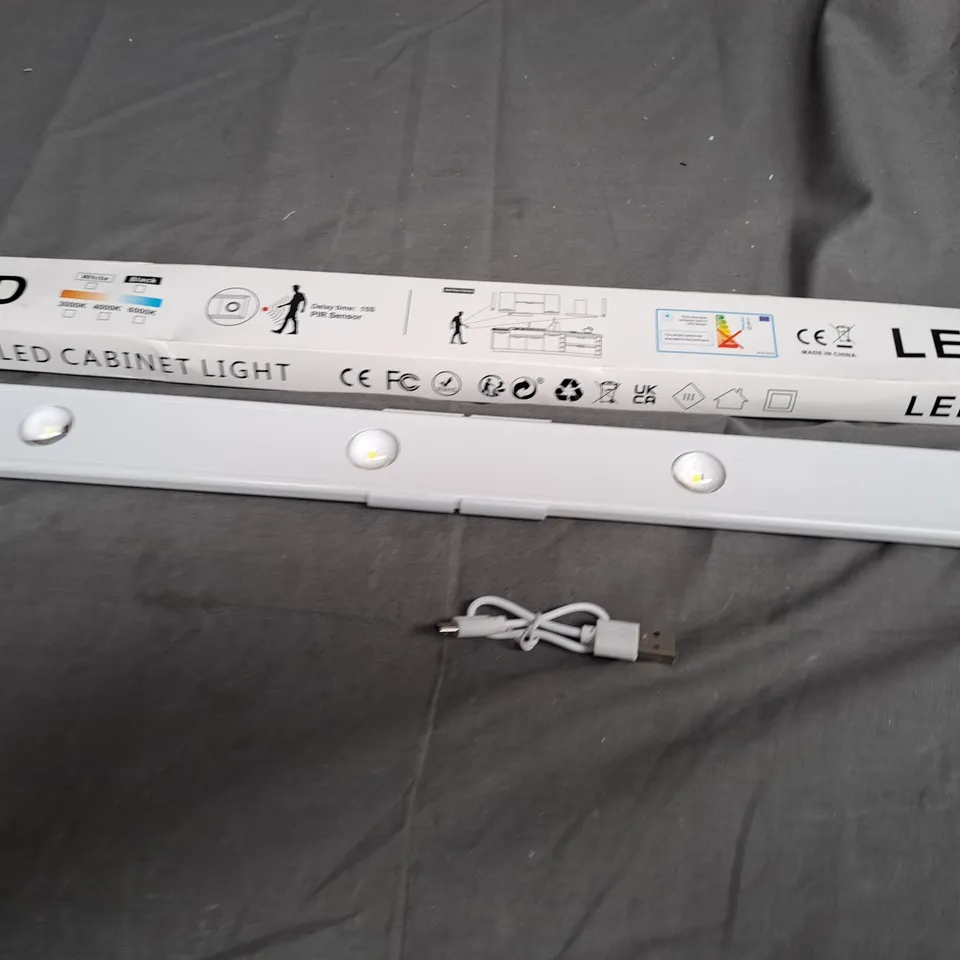 BOXED LED CABINET LIGHT 