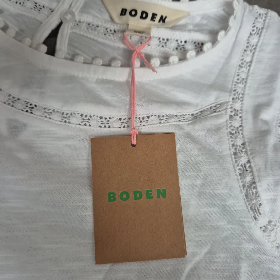 BODEN WHITE LACE TOP WITH POM-POM TRIM, UK 10 (US 6) – TAG ATTACHED