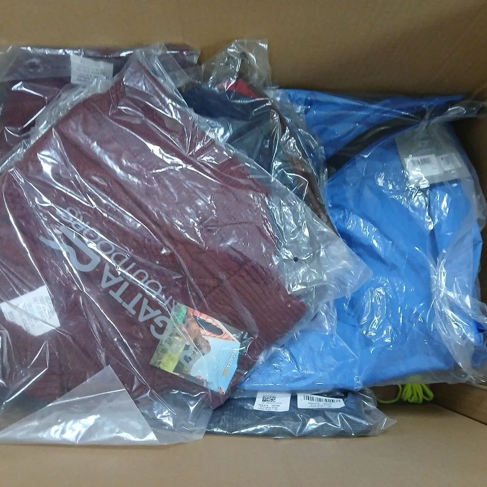 APPROXIMATELY 12 ASSORTED REGATTA PRODUCTS TO INCLUDE WATER BOTTLES, DOG JUMPERS, GLOVES, ETC