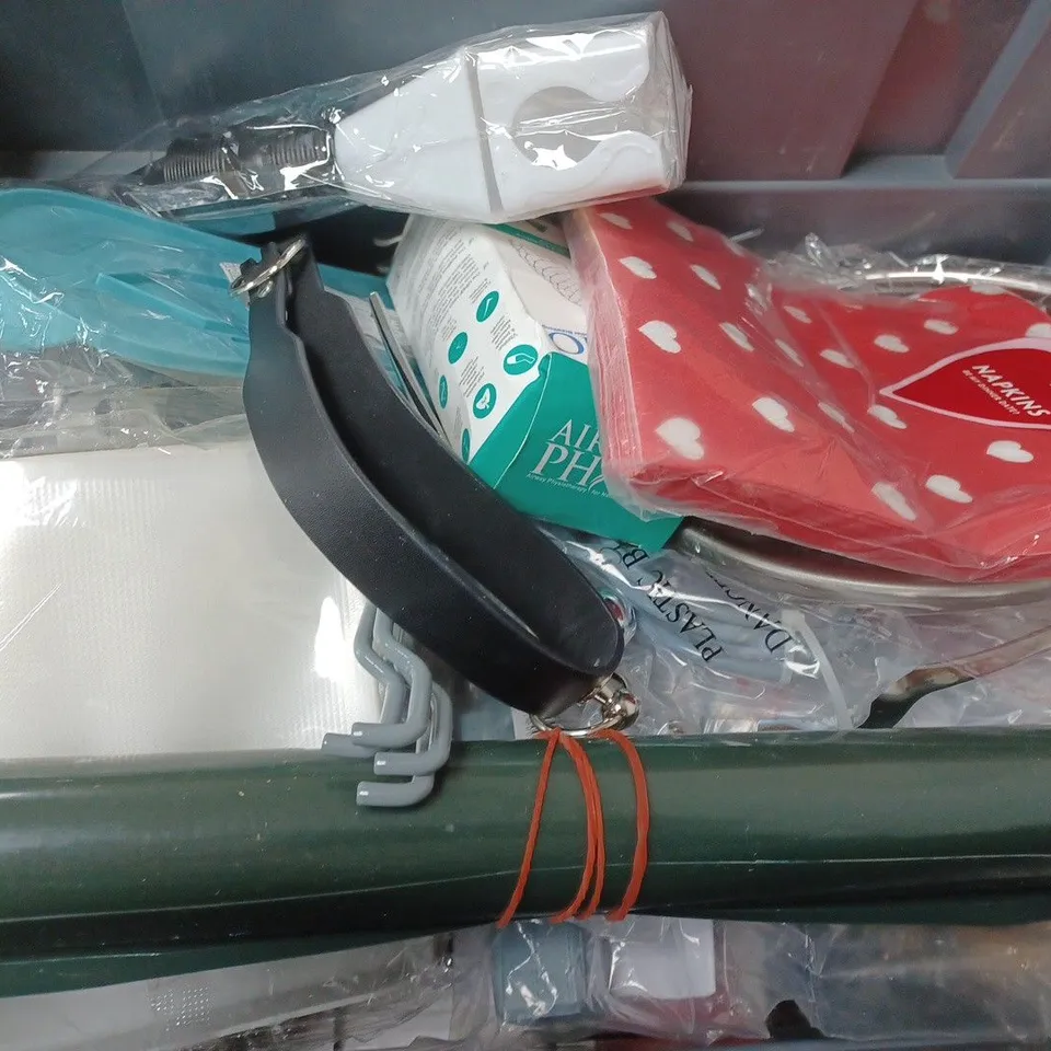 BOX OF APPROXIMATELY 15 ASSORTED ITEMS TO INCLUDE - NAPKINS , TREND CORNER CHISEL , OX EPOXY PUTTY ETC
