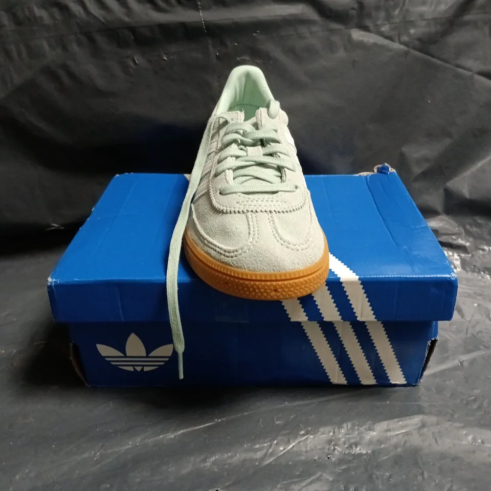 BOXED PAIR OF ADIDAS HANDBALL SPEZIAL KID'S SHOES IN MINT SIZE UK 13