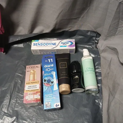 APPROXIMATELY 20 ASSORTED COSMETICS INCLUDING TOOTHPASTE, LOREAL AGE SPOT RAPID CORRECTOR, ORAL B TOOTHBRUSH HEADS, AVON BODY LOTION, ROLL ON DEODORANT ETC