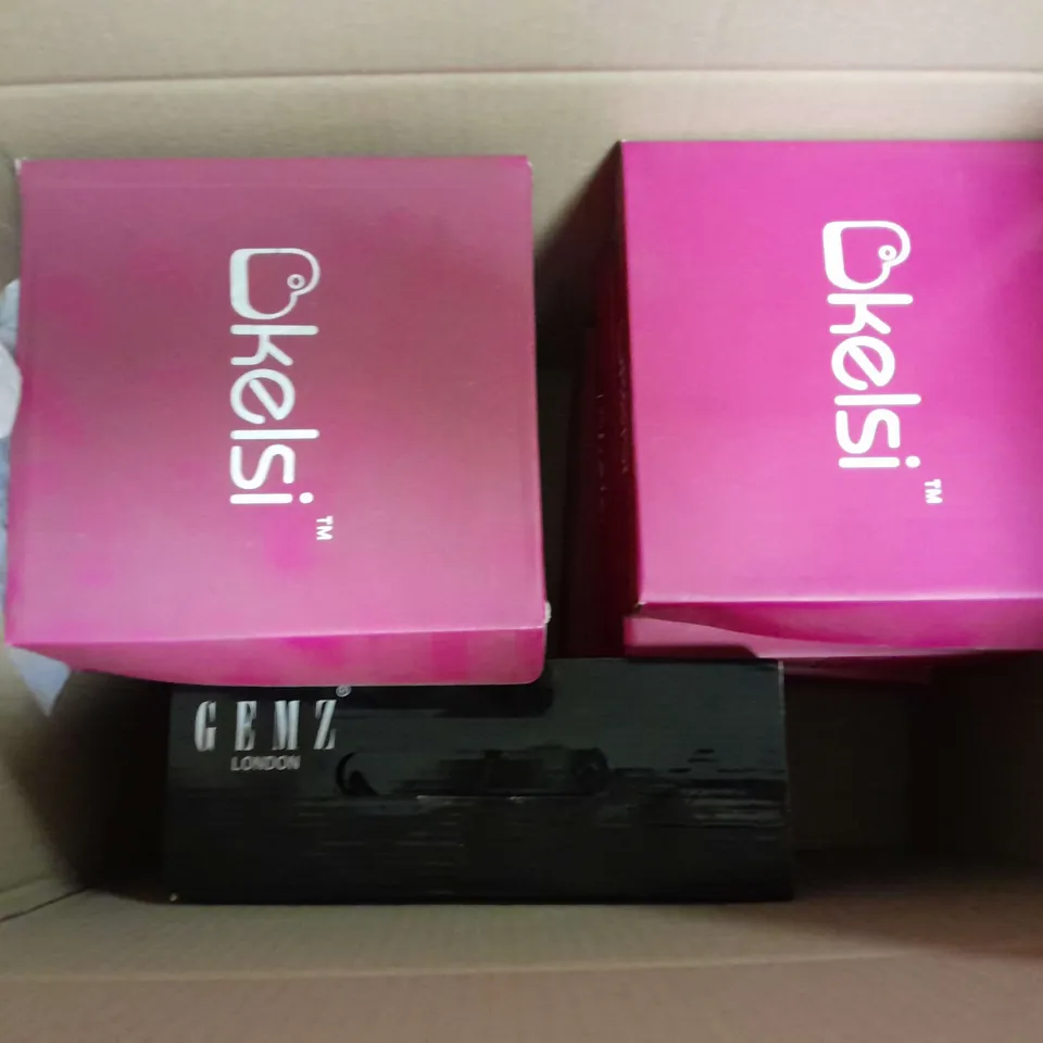 APPROXIMATELY 5 ASSORTED BOXED PAIRS OF SHOES IN VARIOUS SIZES AND STYLES TO INCLUDE KELSI AND GEMZ