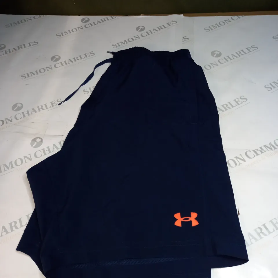 UNDER ARMOUR LOGO SHORTS SIZE M