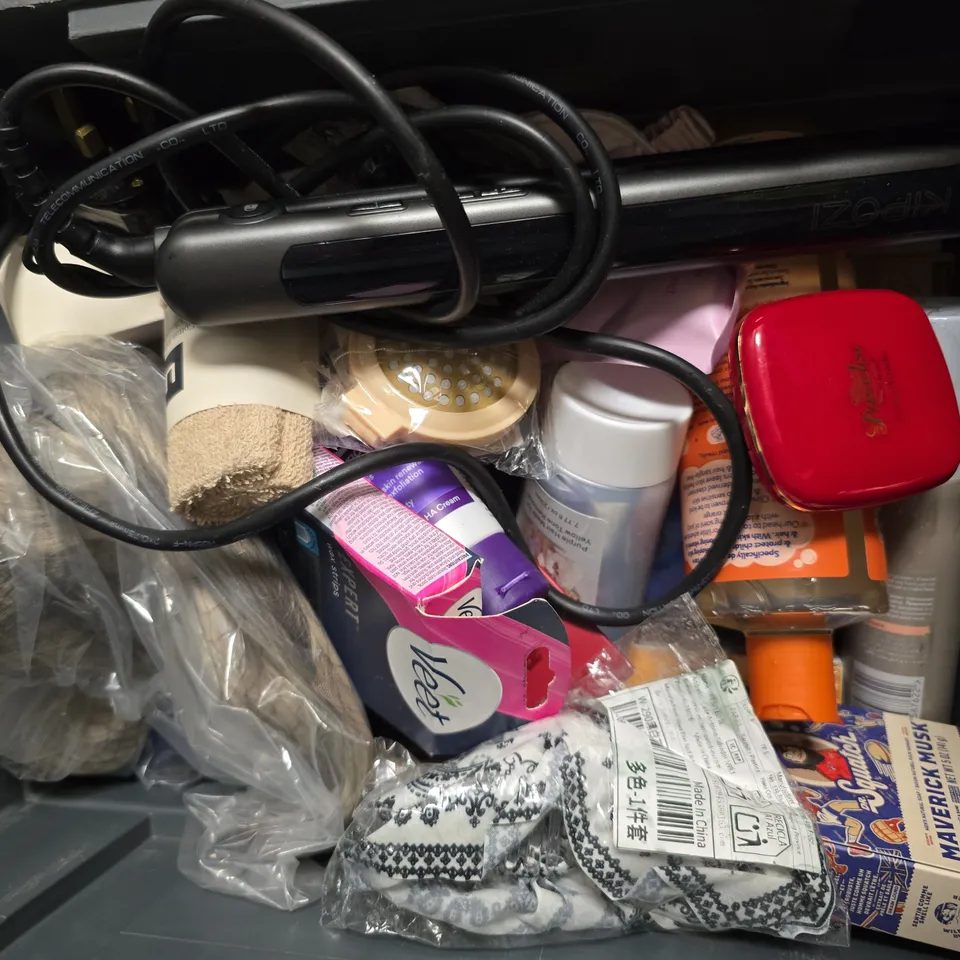 APPROXIMATEY 15 HEALTH AND BEAUTY PRODUCTS TO INCLUDE SQUATCH SOAP, NIVEA MEN SHOWER GEL, AND RUBYHAMMER FOOTFILE ETC. - COLLECTION ONLY