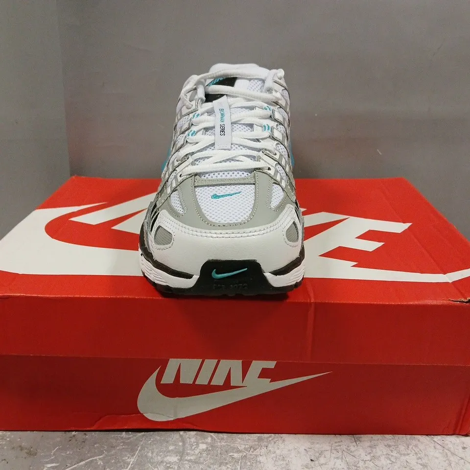 BOXED PAIR OF NIKE P-6000 TRAINERS IN WHITE/SILVER/BLUE SIZE UK 8