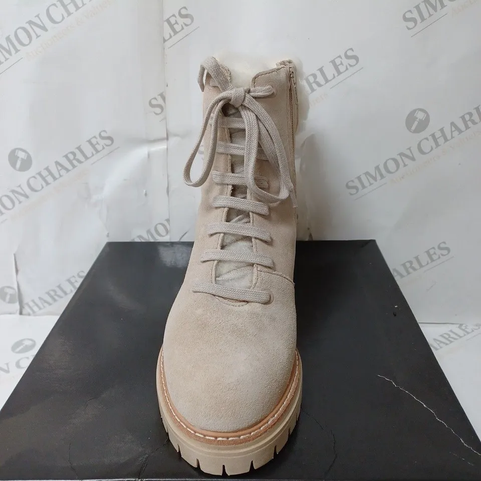 BOXED PAIR OF DUNE LONDON NATURAL-SUEDE SIZE 7 LACEUP BOOT