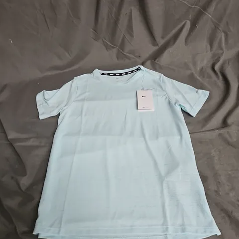 NIKE KIDS TRAINING TEE IN LIGHT BLUE SIZE L