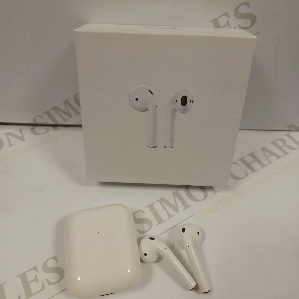 APPLE AIRPOD WIRELESS EARPHONES 