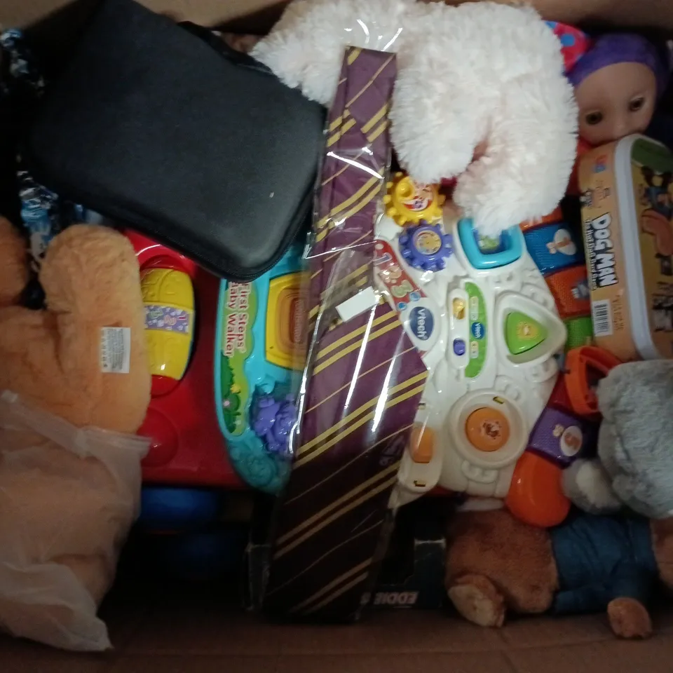 APPROXIMATELY 20 ASSORTED TOYS, GAMES, GIFTS AND NOVELTIES TO INCLUDE VTECH FIRST STEPS BABY WALKER, CORGI EDDIE STOBART RELIANT REGAL VAN, DOG MAN HOT DOG CARD GAME, ETC - COLLECTION ONLY