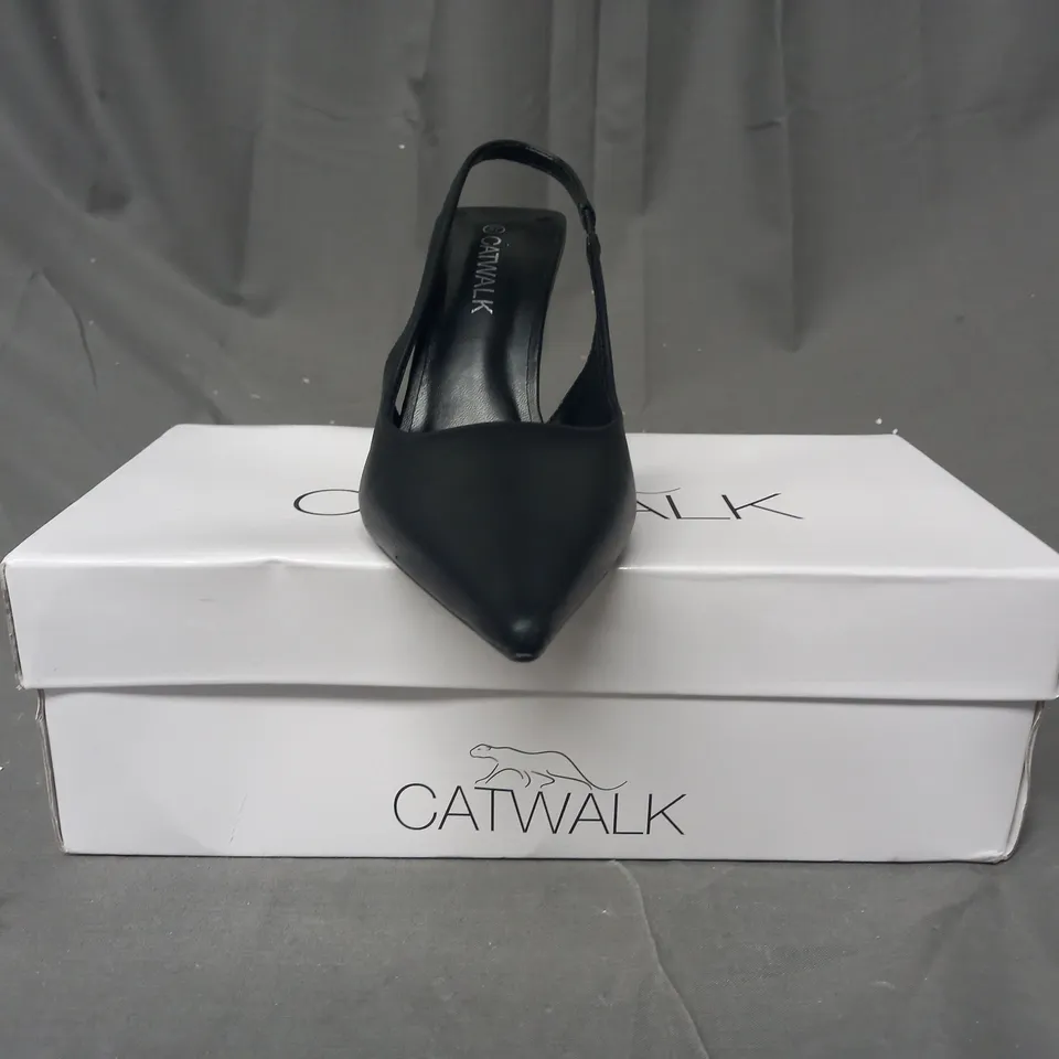 BOXED PAIR OF CATWALK CLOSED POINTED TOE HEELED SHOES IN BLACK UK SIZE 4