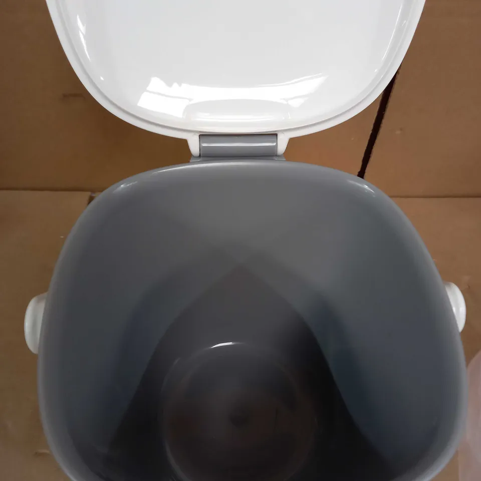 OXO GOOD GRIPS EASY CLEAN COMPOST BIN