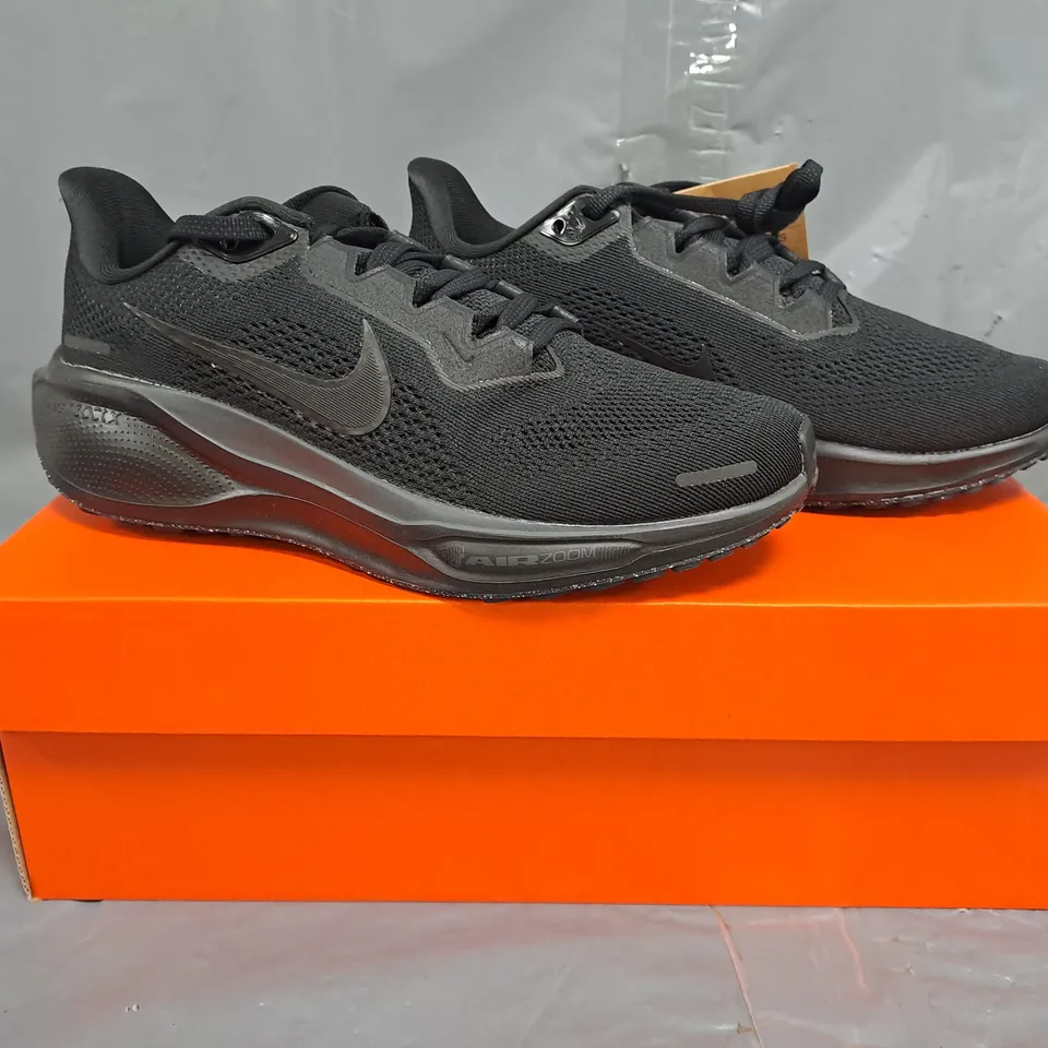 BOXED PAIR OF NIKE AIR ZOOM PEGASUS 41 SHOES IN BLACK SIZE UK 3.5