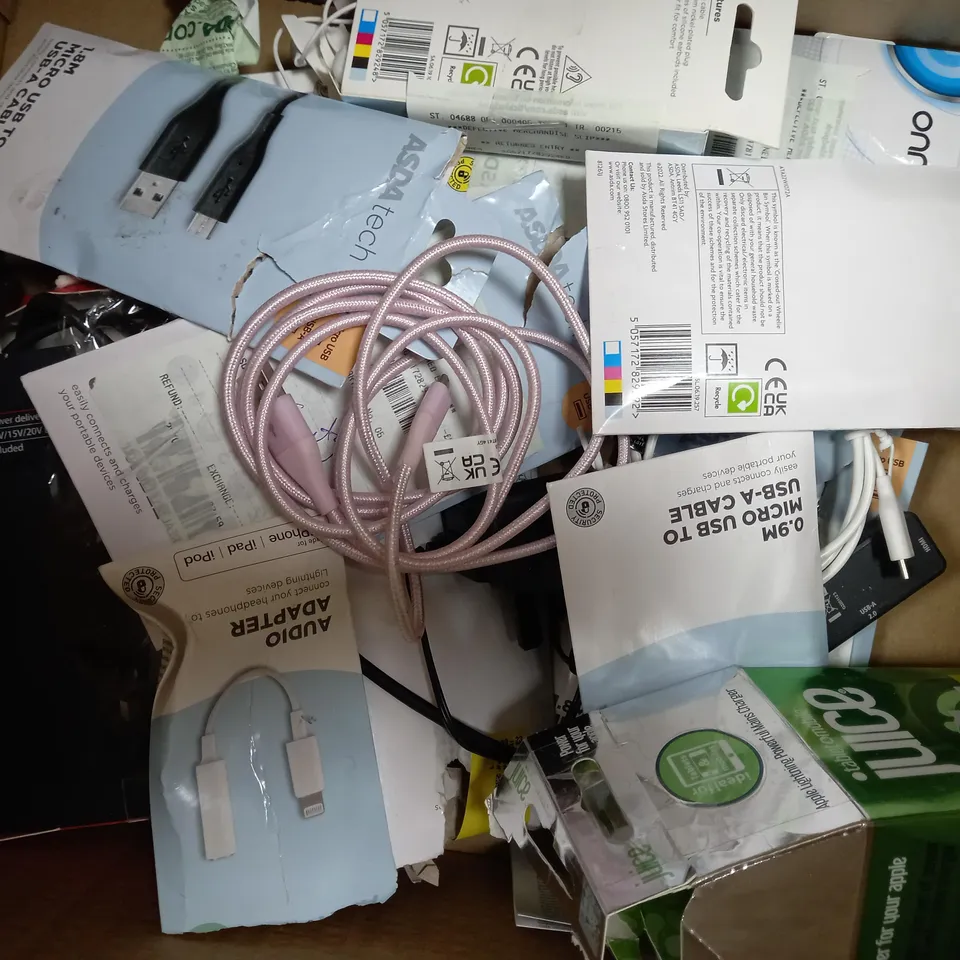 APPROXIMATELY 20 ASSORTED ITEMS TO INCLUDE WIRELESS HEADPHONES, PORTABLE BLUETOOTH SPEAKER, HDTV INDOOR AERIAL ETC. 