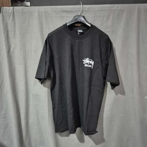 STÜSSY LONDON T-SHIRT – BLACK, SIZE L