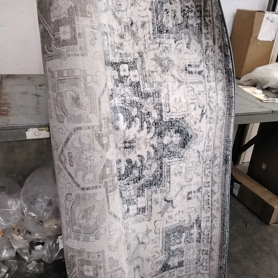 BRAND NEW  SURYA TUSCANY AREA RUG // SIZE: 6'7" X 9'7"