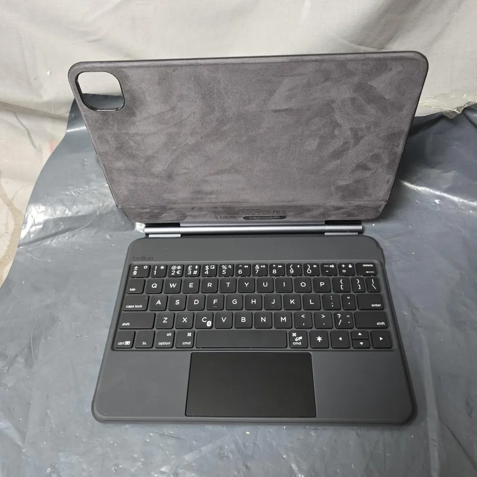 BELKIN CONNECT PRO KEYBOARD CASE WITH MAGNETIC STAND FOR IPAD 