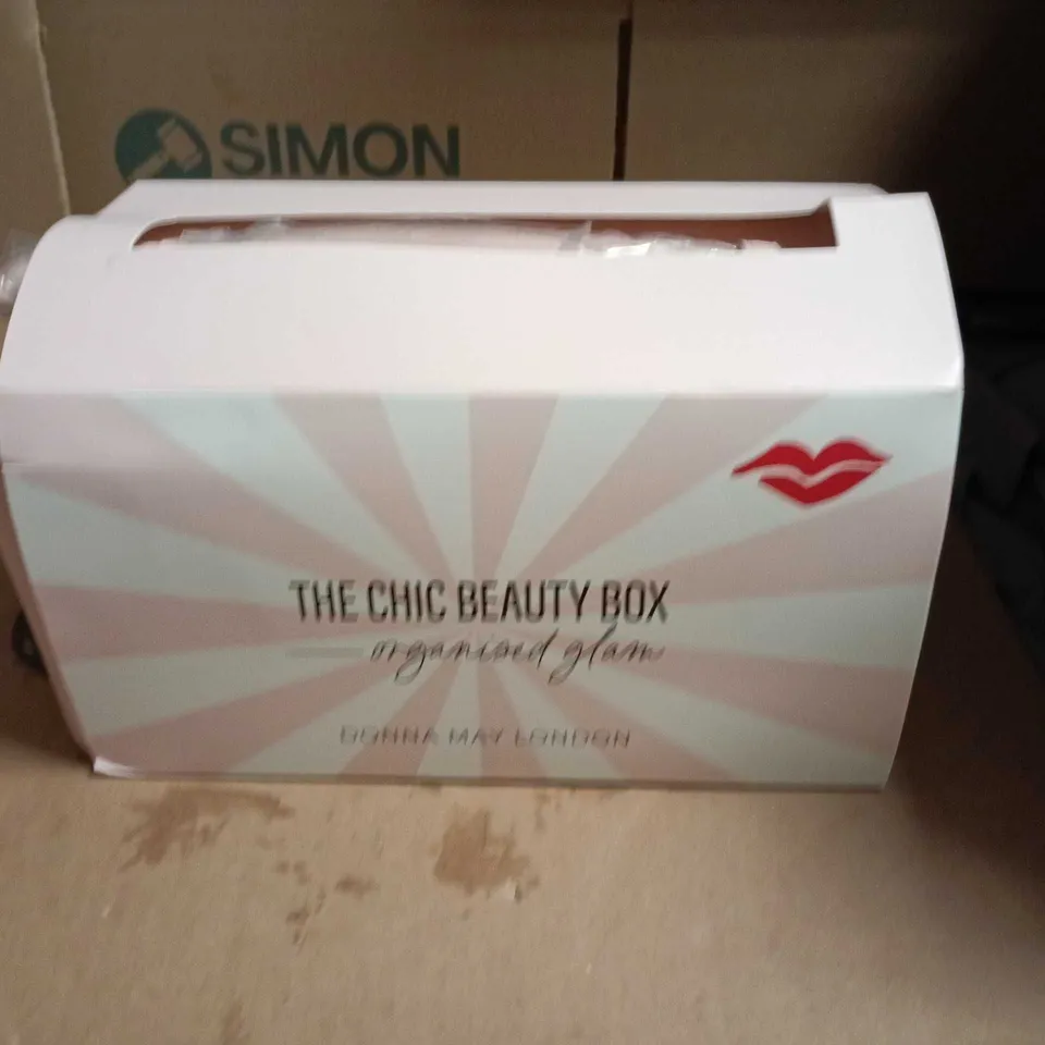 DONNA MAY LONDON THE CHIC BEAUTY BOX ORGANISED GLAM