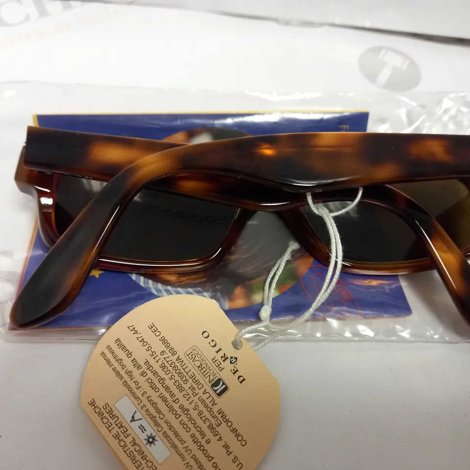 APPROX 10 DERIGO STING SUNGLASSES 