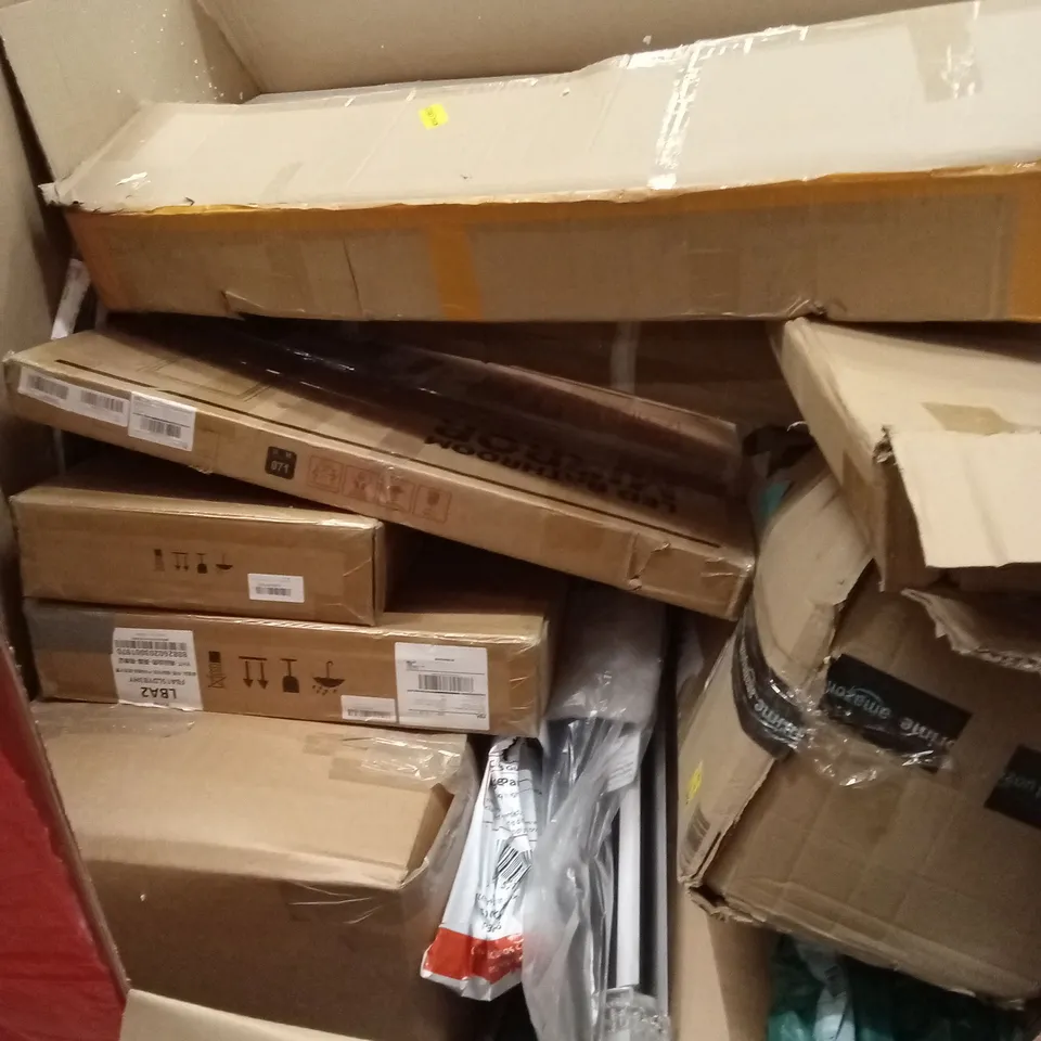 PALLET OF ASSORTED HOUSEHOLD GOODS AND PRODUCTS TO INCLUDE; COMMODE TOILET CHAIR, TOILET SEAT, BLINDS, LED BATHROOM MIRRORS ETC