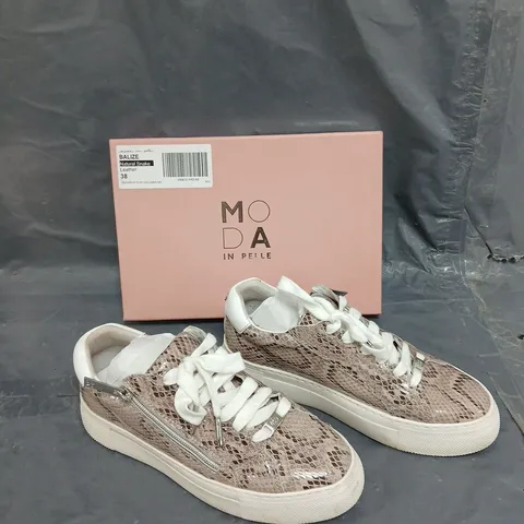 BOXED PAIR OF MODA IN PELLE BALIZA NATURAL SNAKE TRAINER WITH ZIP - SIZE 38 