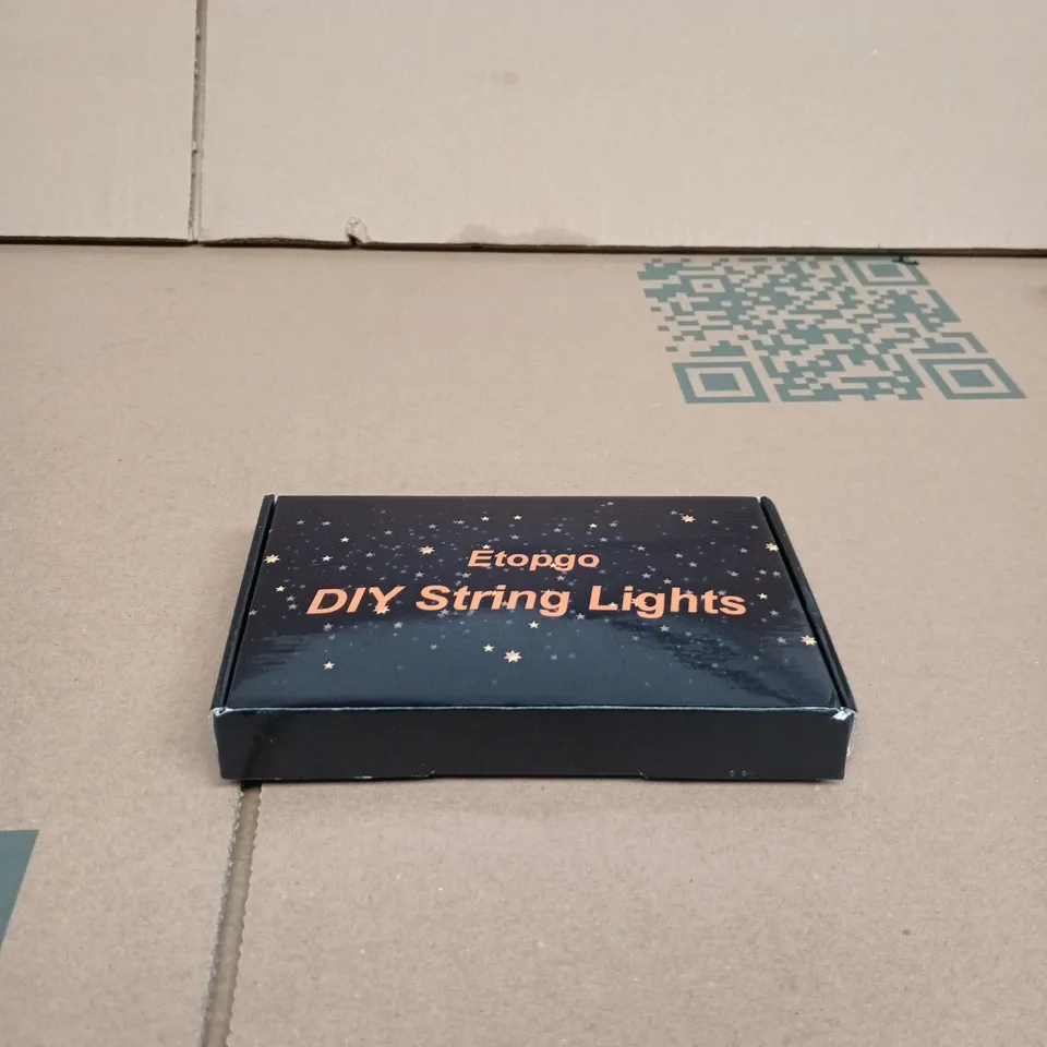 BOX OF APPROXIMATELY 10 ASSORTED GOODS INCLUDING SIMPLE SHARP BLADE SHARPENER, ETOPGO DIY STRING LIGHTS AND 2X PADLOCKS