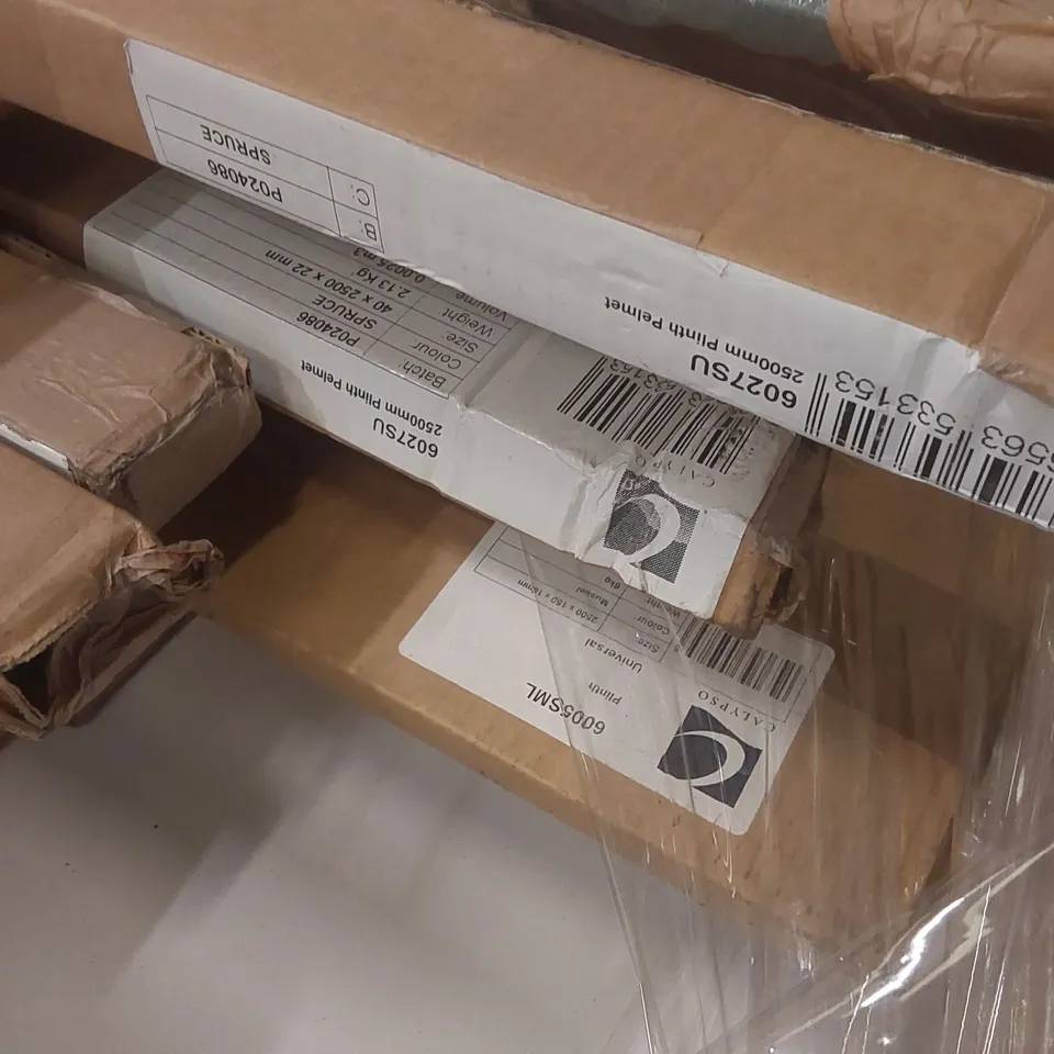 PALLET CONTAINING A VERY LARGE QUANTITY OF FURNITURE PANELS AND OTHER ASSORTED ITEMS