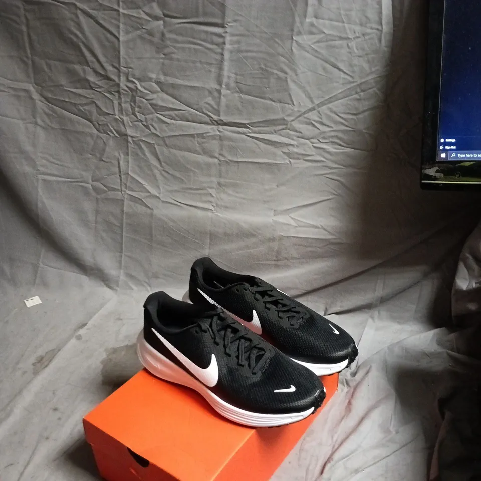 NIKE REVOLUTION 8 TRAINERS – BLACK/WHITE UK 8