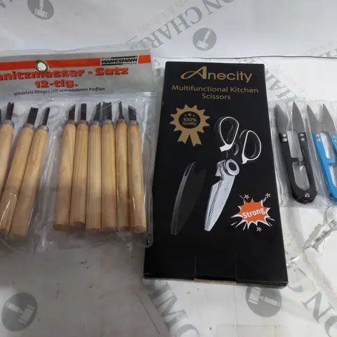 APPROD 20 HOUSEHOLD ITEMS TO INCLUDE KITCHEN SCISSORS, PACK OF SHEARS, SET OF 12 CUTTERS