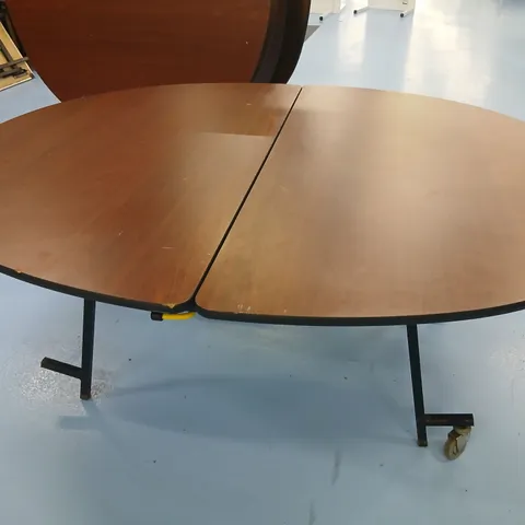 THREE ROUND DINING TABLE WITH TWO-PIECE HINGED TOP ON CASTORS