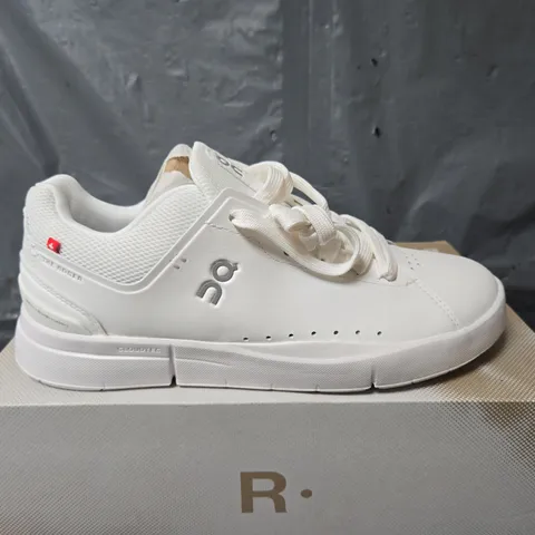 BOXED PAIR OF ON THE ROGER ADVANTAGE WOMENS TRAINERS IN WHITE - UK 6.5