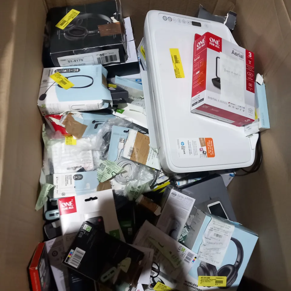 LARGE BOX OF ASSORTED ELECTRICAL GOODS TO INCLUDE;