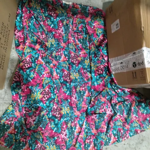 APPROXIMATELY 14 MALUSSA SHAWLS