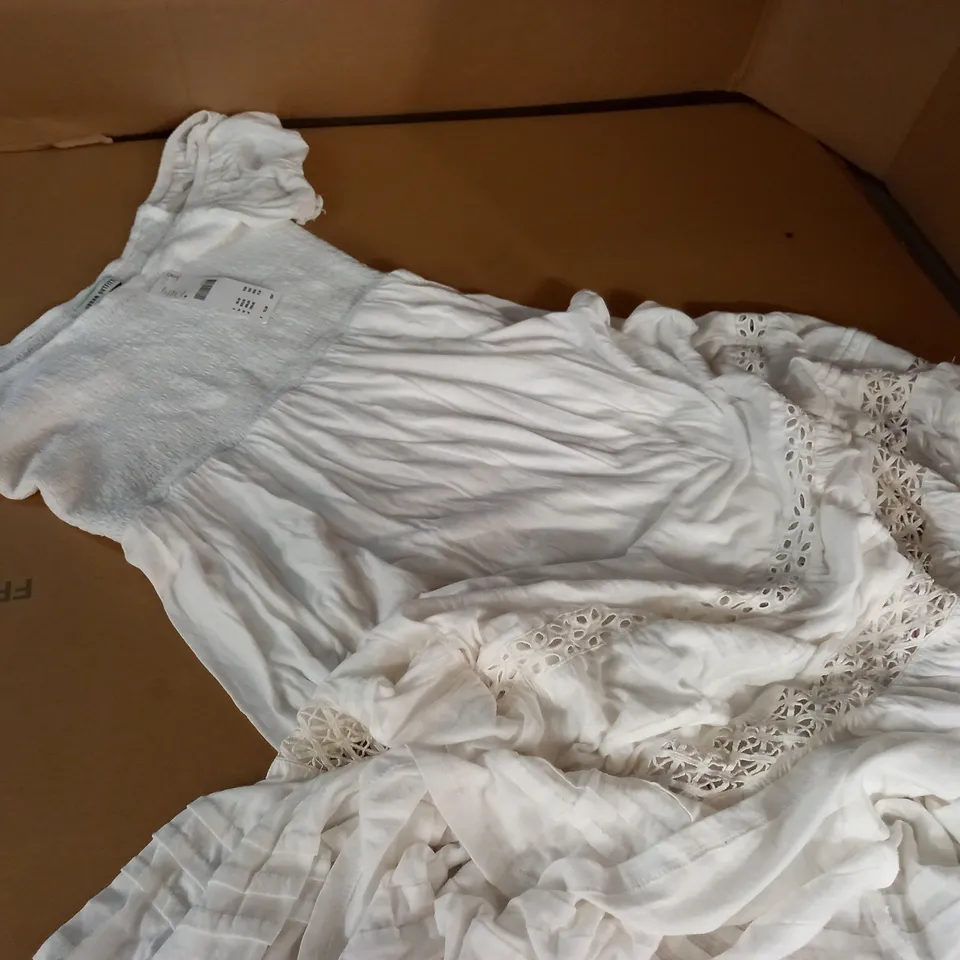 URBAN OUTFITTERS WHITE DRESS - M