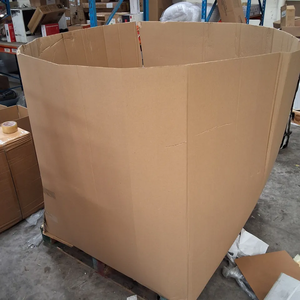PALLET CONTAINING ASSORTED PRODUCTS INCLUDING AREA RUG, PICTURE FRAME, TRAXIS FEEDER ROD & DURAFILE BINDERS
