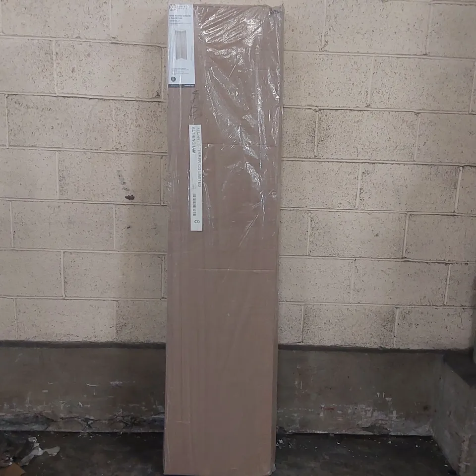 BOXED WHITE MOTELDED VICTORIAN 4 PANEL BI-FOLD - APPROXIMATELY 1981 x 686 x 35mm