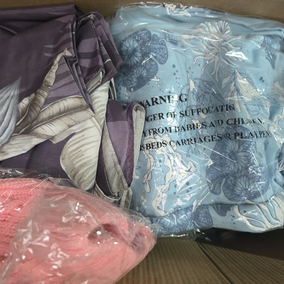 BOX OF APPROXIMATELY 10 ASSORTED HOUSEHOLD ITEMS TO INCLUDE CLOTHING IN VARIOUS STYLES AND SIZES, ETC