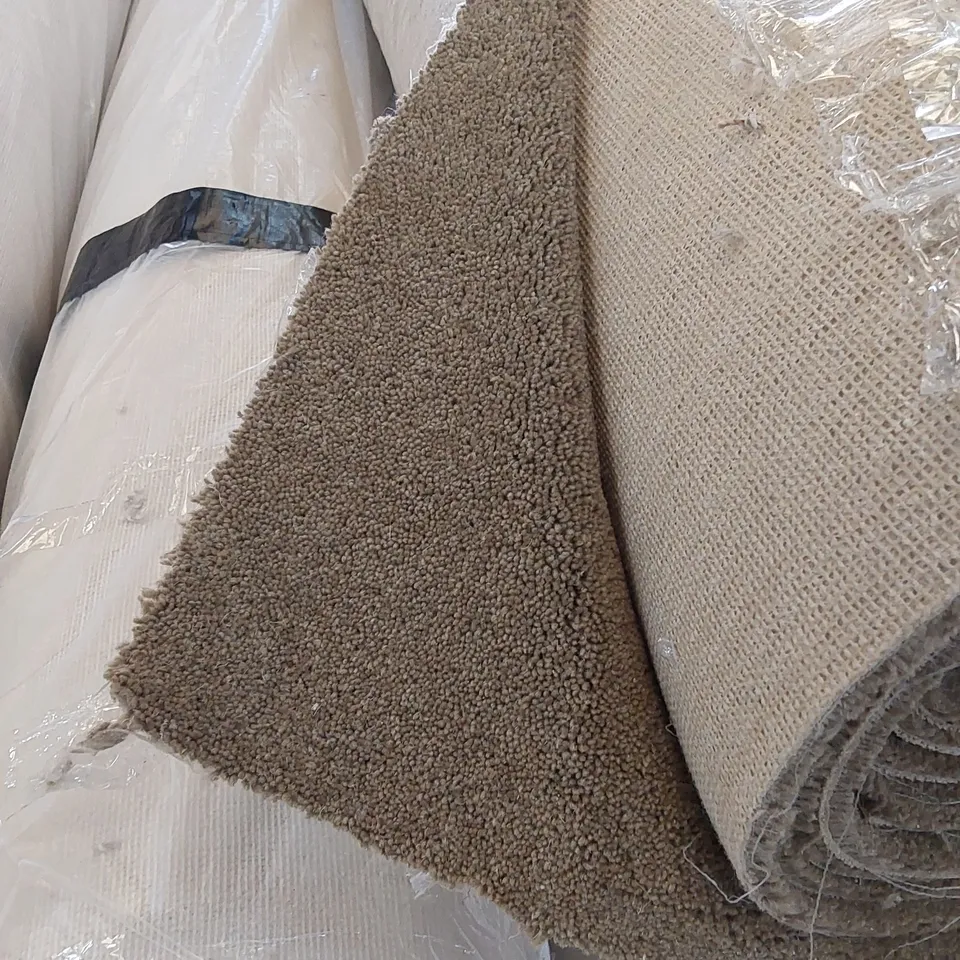 ROLL OF QUALITY TUDOR TWIST REGAL TIVOLI CARPET // SIZE: APPROX 5 X 5.5m