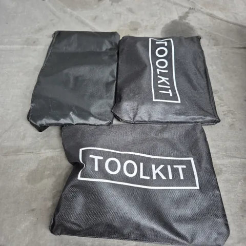 TOTE OF APPROXIMATELY. 10 ASSORTED CAR ITEMS TO INCLUDE TOOL KITS , AND A CAR PLAY SCREEN