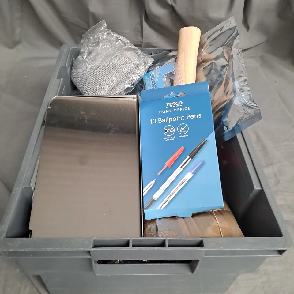 APPROXIMATELY 20 ASSORTED HOUSEHOLD ITEMS TO INCLUDE BALLPOINT PENS , TOOL SETS , STORAGE BOX 