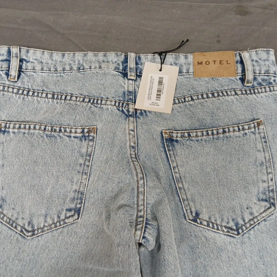 MOTEL LOW RISE PARALLEL JEANS IN LIGHT WASH - W28 L32