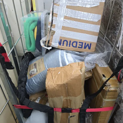 APPROXIMATELY 10 ASSORTED HOUSEHOLD PRODUCTS TO INCLUDE STORAGE BOX, THROW, PILLOWS ETC 