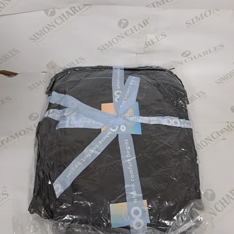 OODIE HOODED OVERSIZED BLANKET - BLACK