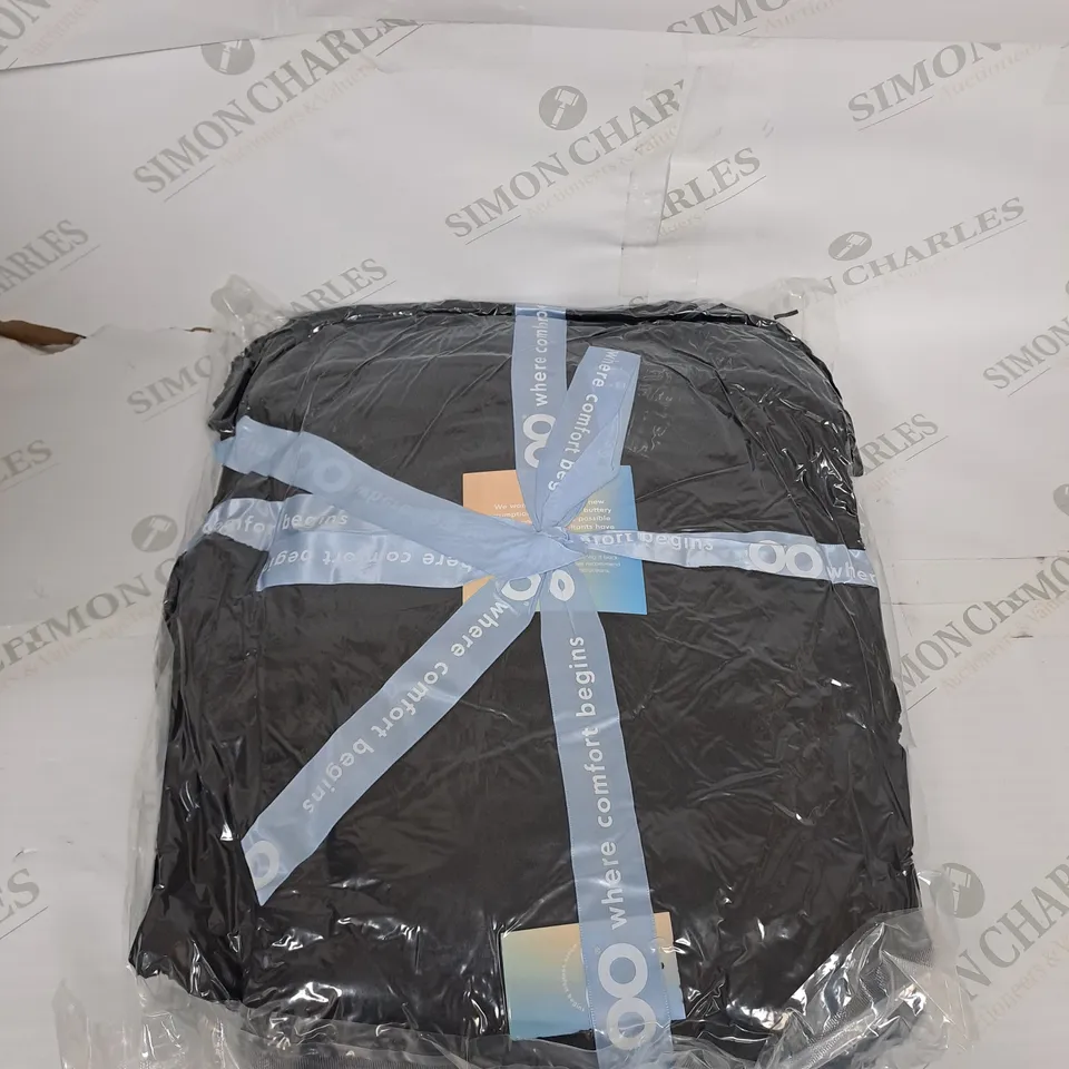 OODIE HOODED OVERSIZED BLANKET - BLACK