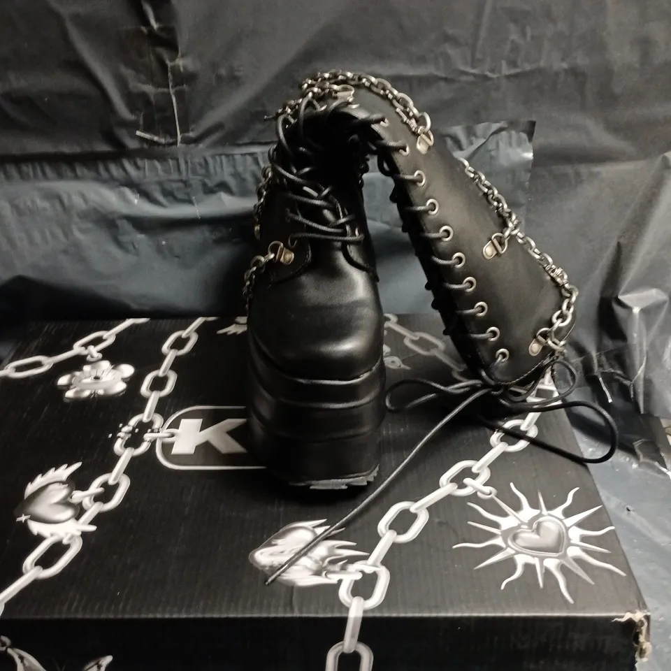 KOI BLACK LEATHER CHAIN-DETAIL PLATFORM BOOTS – WOMEN'S SIZE 3