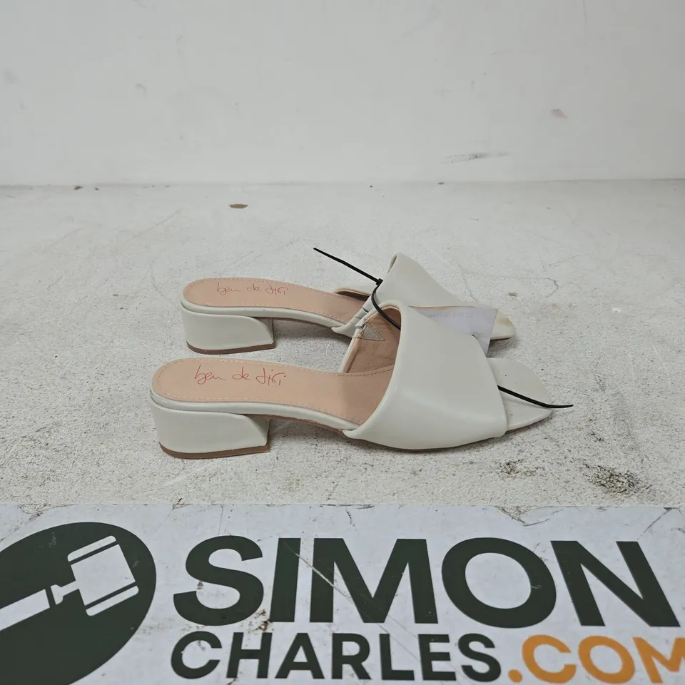 BEN DE LISSI WHITE LEATHER MULES – LOW BLOCK HEEL SIZE 7